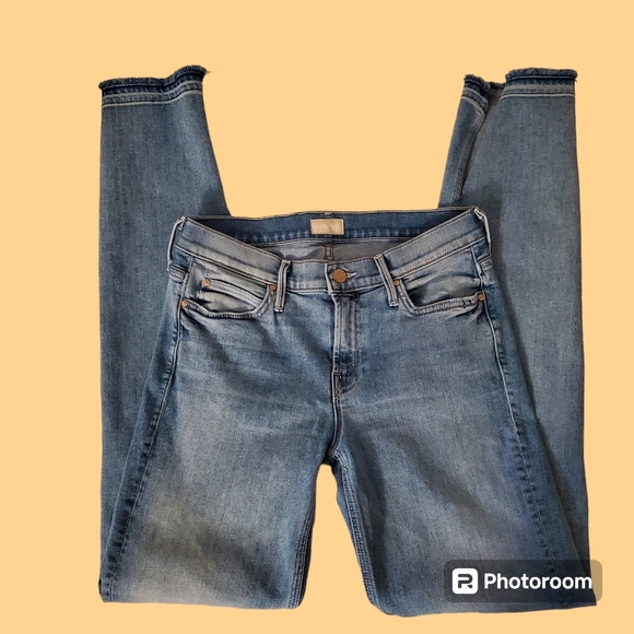 EUC MOTHER The Rascal Slit Undone Hem Jean Sz 28 Light Wash - Picture 8 of 15